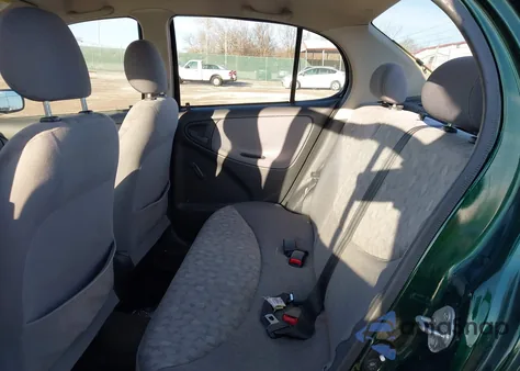 2001 Toyota Echo z USA, uszkodzony, nr VIN JTDBT123810134916